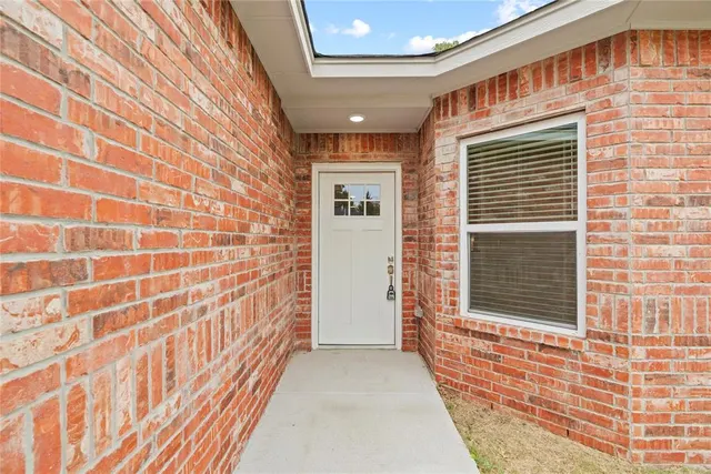 Photo 3 — 220 E Abbot Lane, Mustang, OK 73064