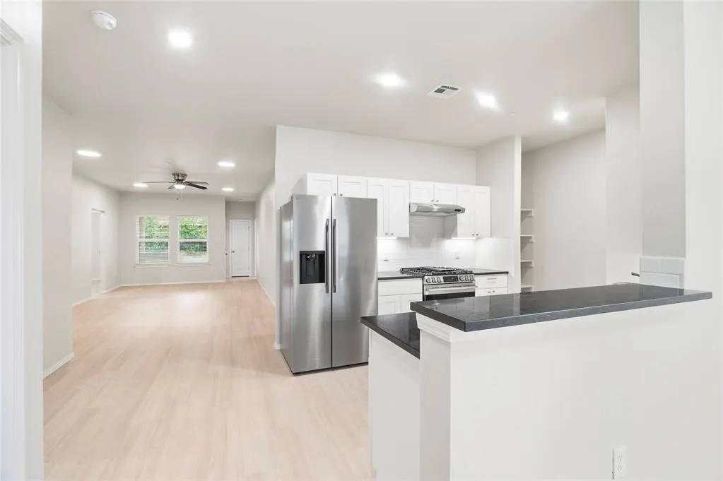 Photo 7 — 220 E Abbot Lane, Mustang, OK 73064