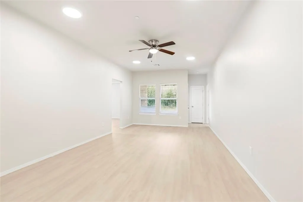 Photo 10 — 220 E Abbot Lane, Mustang, OK 73064