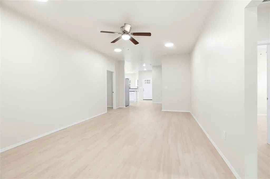 Photo 11 — 220 E Abbot Lane, Mustang, OK 73064