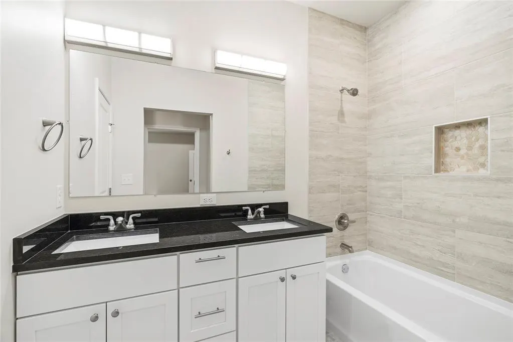 Photo 17 — 220 E Abbot Lane, Mustang, OK 73064