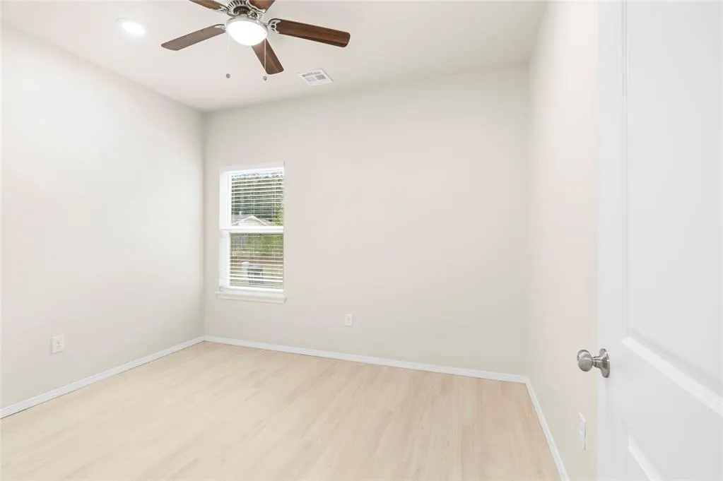 Photo 18 — 220 E Abbot Lane, Mustang, OK 73064
