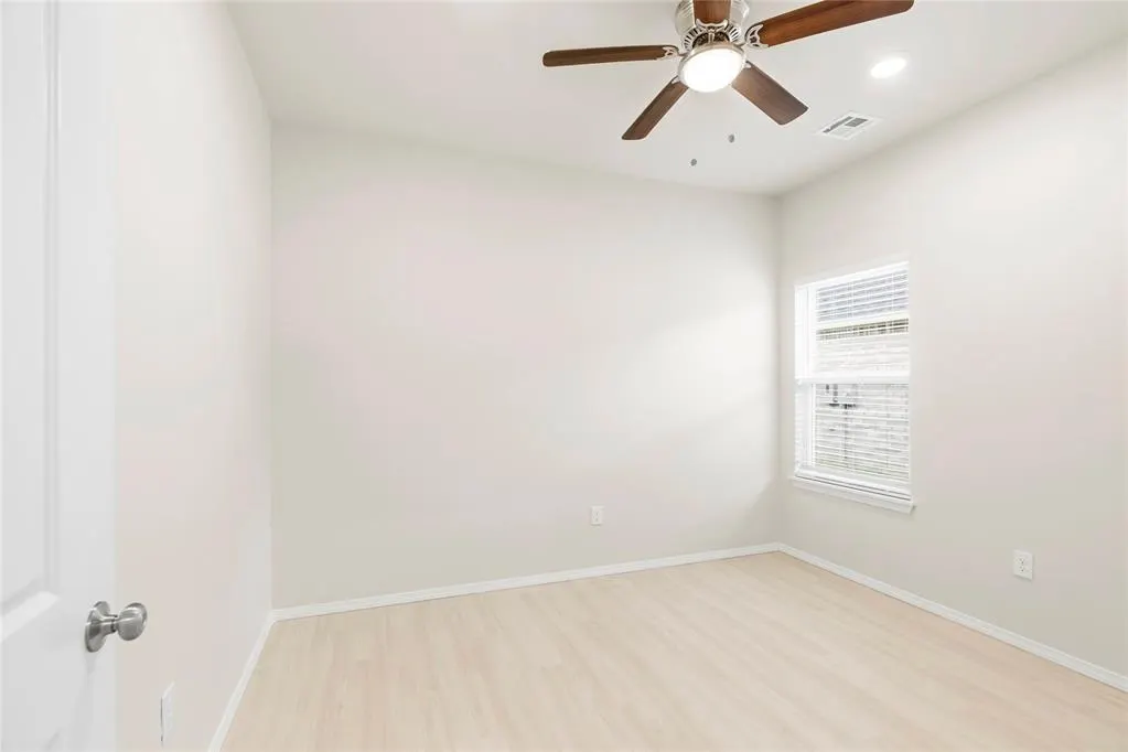 Photo 22 — 220 E Abbot Lane, Mustang, OK 73064