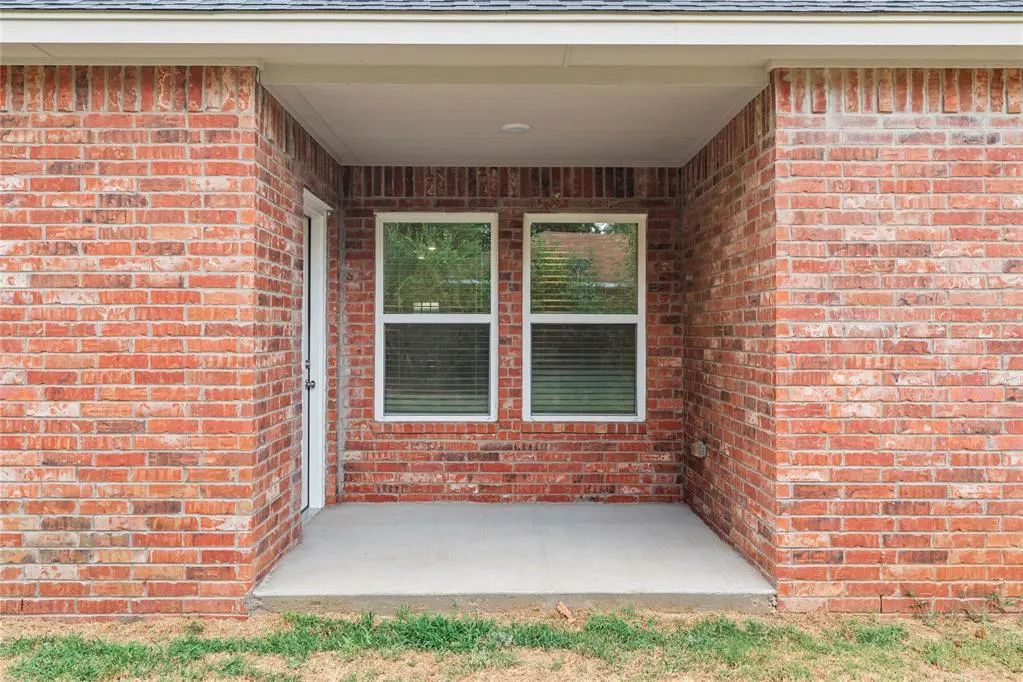 Photo 29 — 220 E Abbot Lane, Mustang, OK 73064