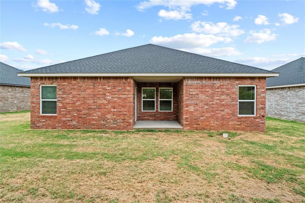Photo 30 — 220 E Abbot Lane, Mustang, OK 73064