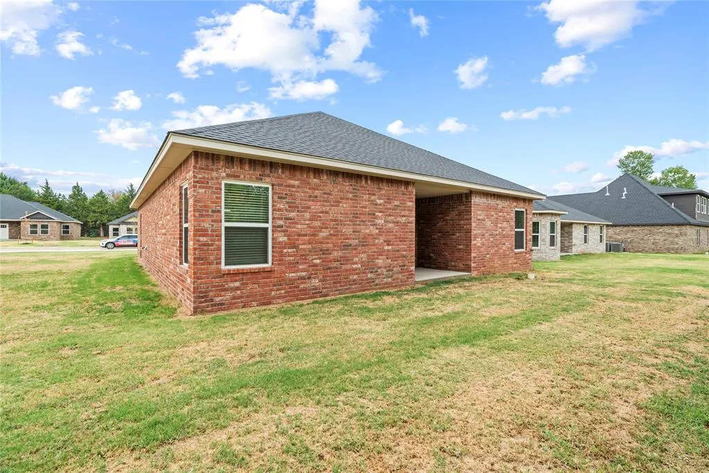Photo 31 — 220 E Abbot Lane, Mustang, OK 73064