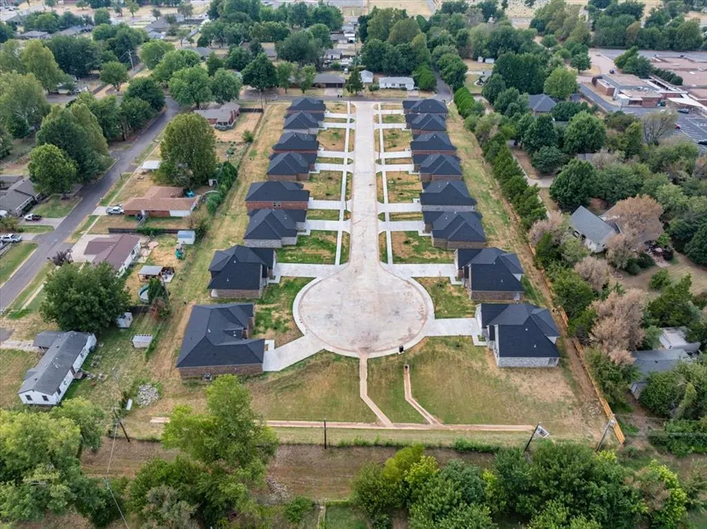 Photo 36 — 220 E Abbot Lane, Mustang, OK 73064
