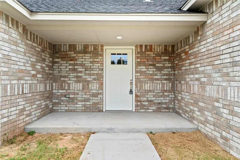 Photo 3 — 224 E Abbot Lane, Mustang, OK 73064
