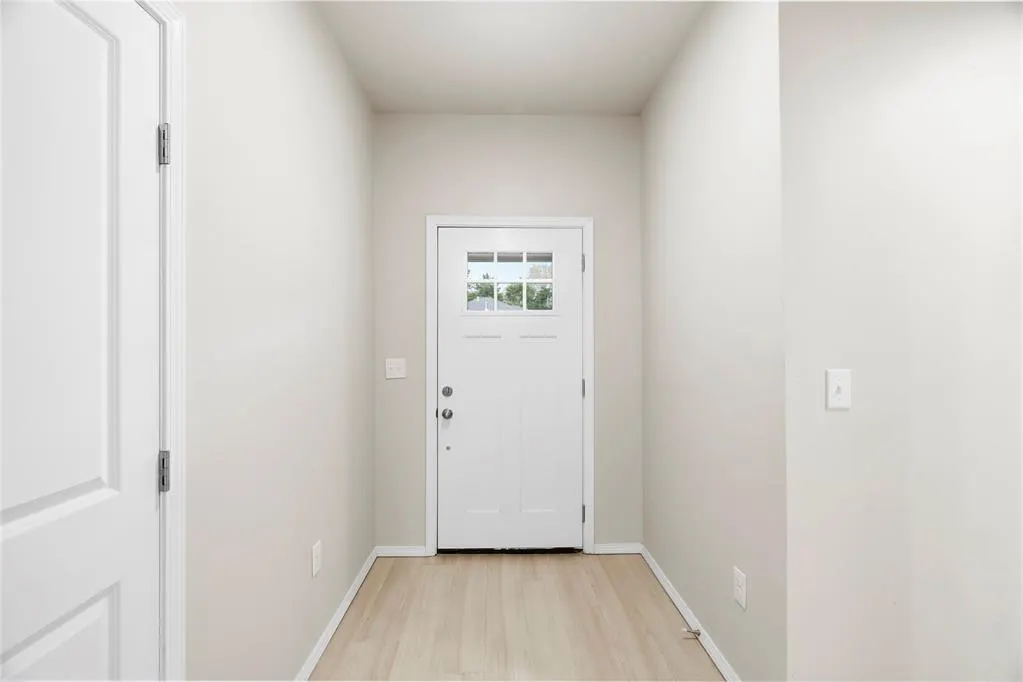 Photo 4 — 224 E Abbot Lane, Mustang, OK 73064