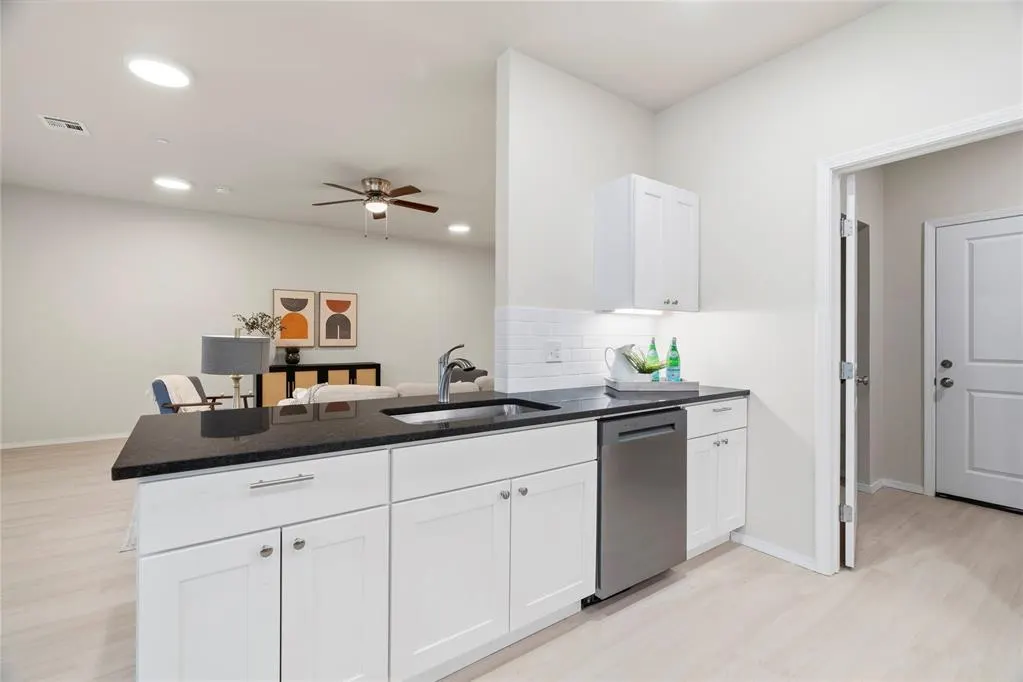 Photo 12 — 224 E Abbot Lane, Mustang, OK 73064