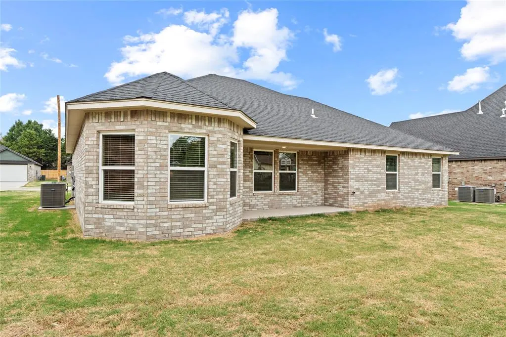 Photo 33 — 224 E Abbot Lane, Mustang, OK 73064