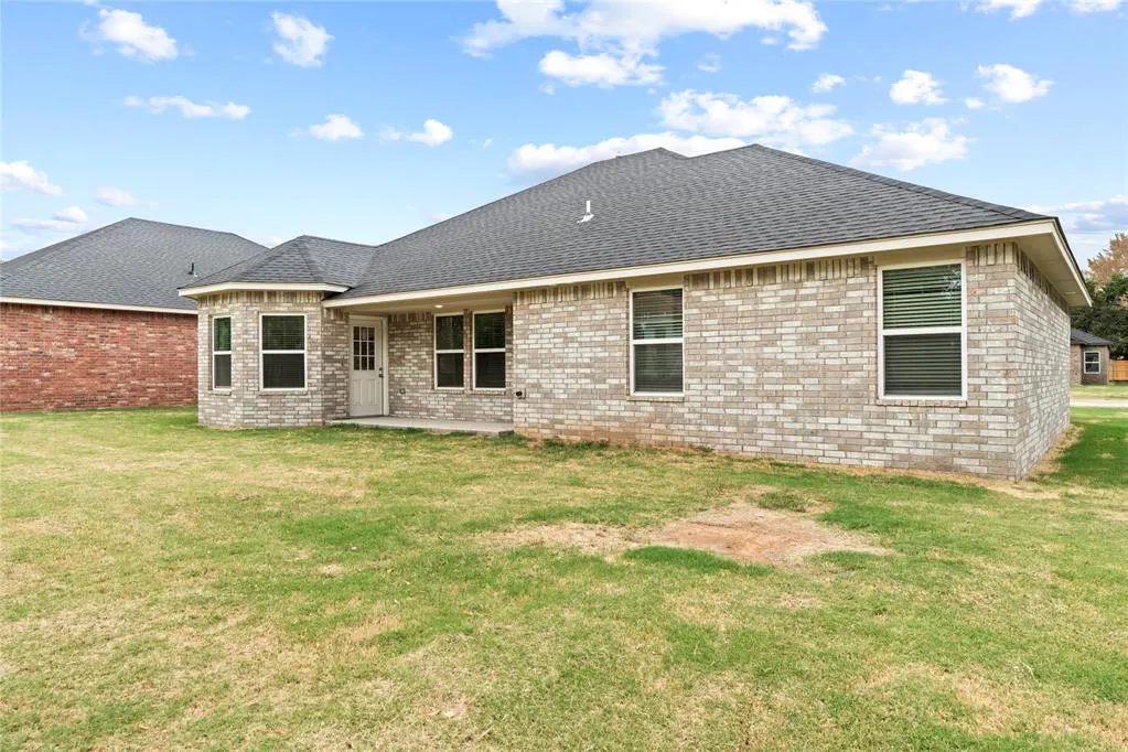Photo 34 — 224 E Abbot Lane, Mustang, OK 73064