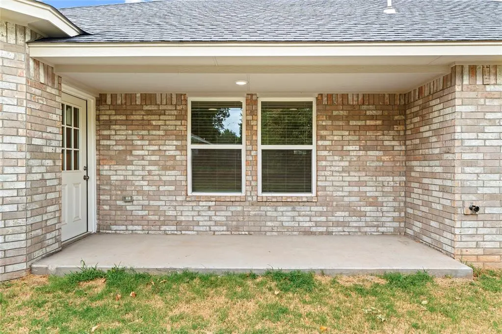 Photo 35 — 224 E Abbot Lane, Mustang, OK 73064