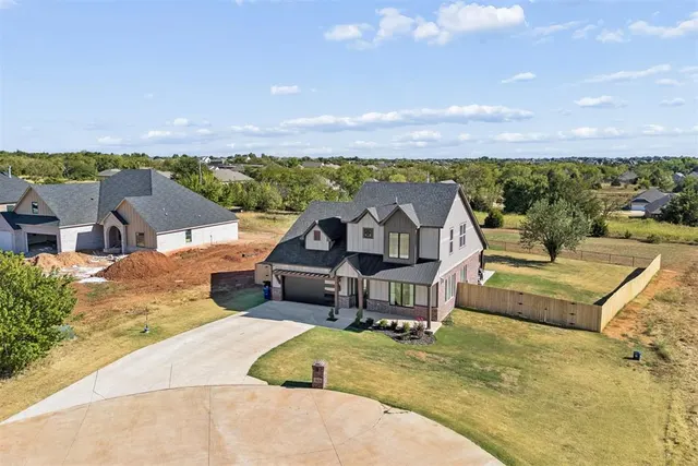 Photo 2 — 4676 Ranchero Drive, Edmond, OK 73025