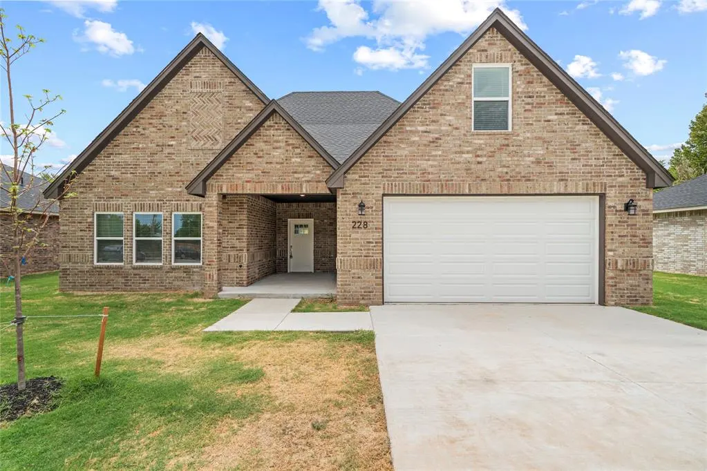 Front exterior — 228 E Abbot Lane, Mustang, OK 73064
