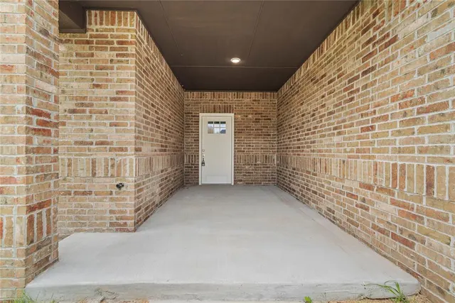 Photo 4 — 228 E Abbot Lane, Mustang, OK 73064