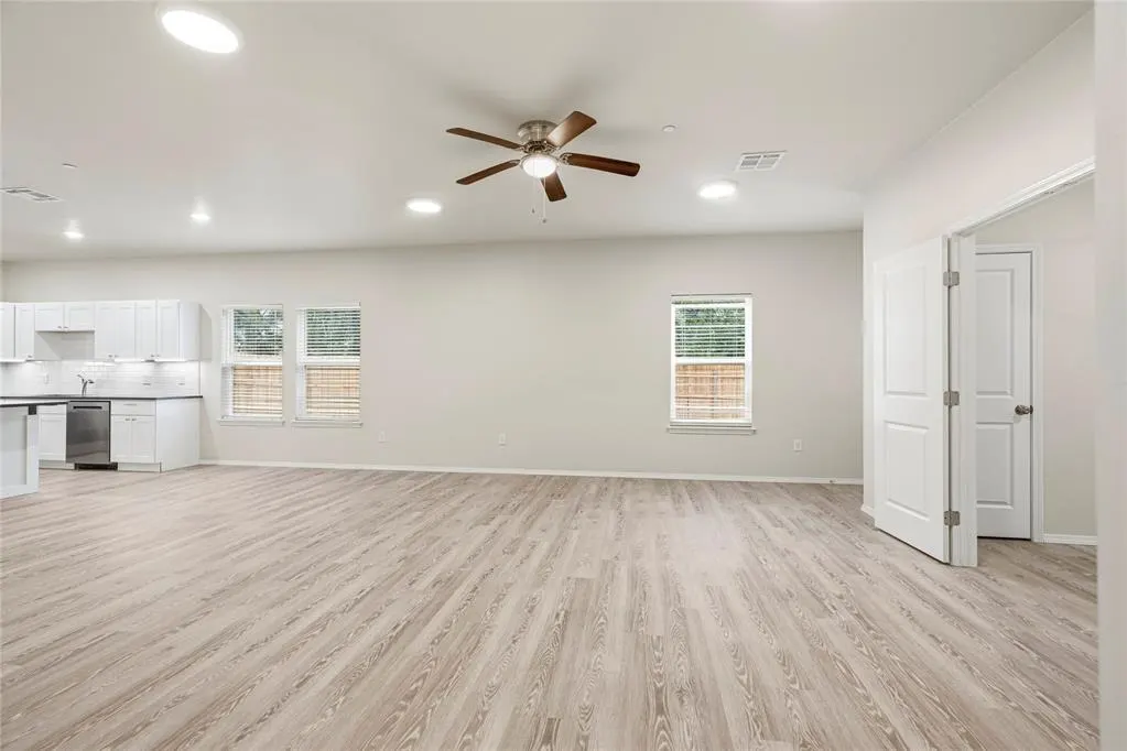 Photo 6 — 228 E Abbot Lane, Mustang, OK 73064