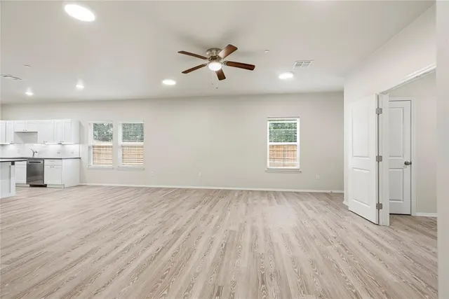 Photo 6 — 228 E Abbot Lane, Mustang, OK 73064