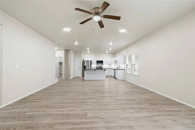 Photo 7 — 228 E Abbot Lane, Mustang, OK 73064
