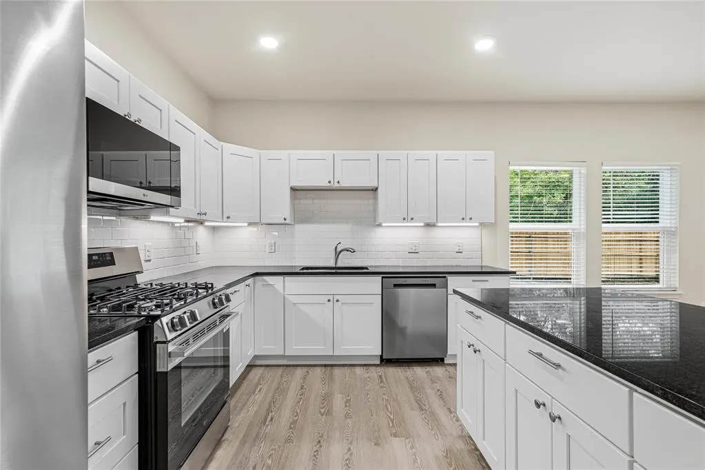 Photo 11 — 228 E Abbot Lane, Mustang, OK 73064