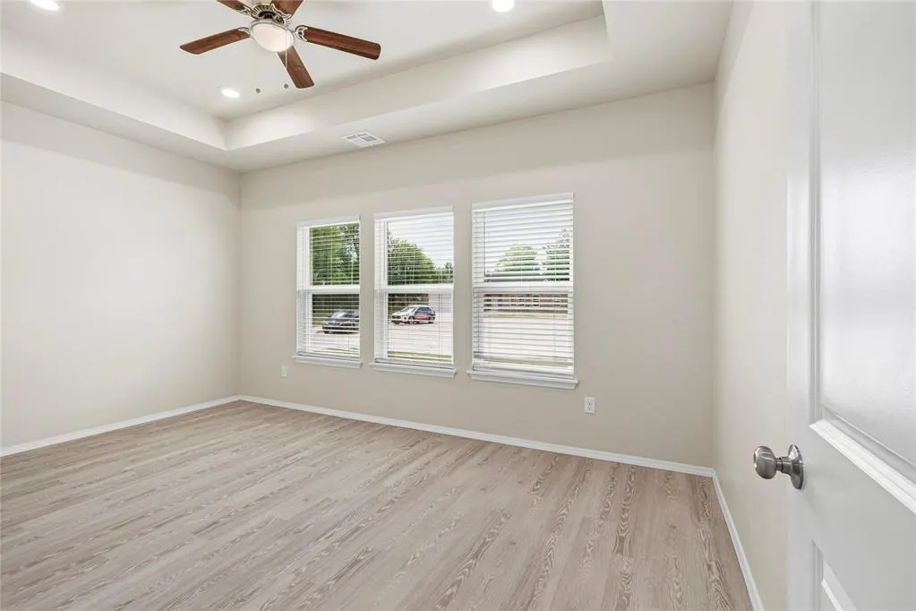 Photo 17 — 228 E Abbot Lane, Mustang, OK 73064