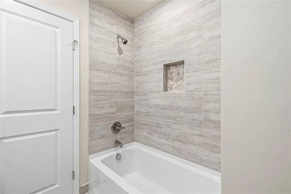 Photo 29 — 228 E Abbot Lane, Mustang, OK 73064