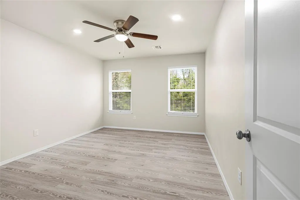 Photo 33 — 228 E Abbot Lane, Mustang, OK 73064