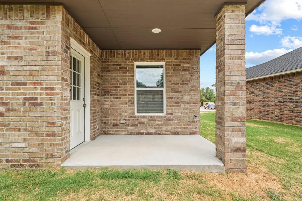 Photo 36 — 228 E Abbot Lane, Mustang, OK 73064