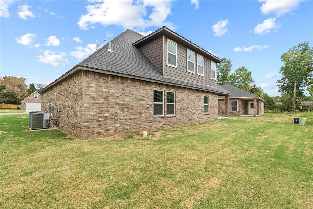 Photo 37 — 228 E Abbot Lane, Mustang, OK 73064