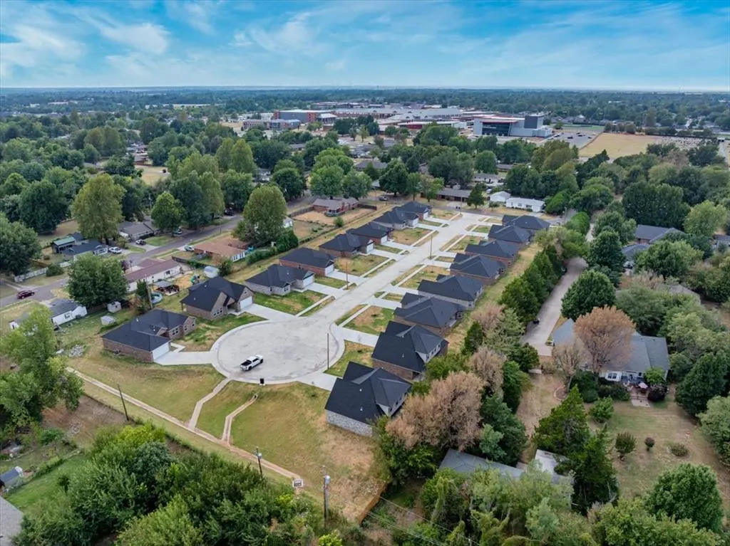 Photo 43 — 228 E Abbot Lane, Mustang, OK 73064