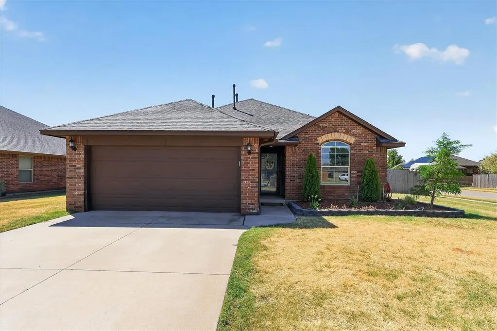 Front exterior — 11116 SW 38th Circle, Mustang, OK 73064