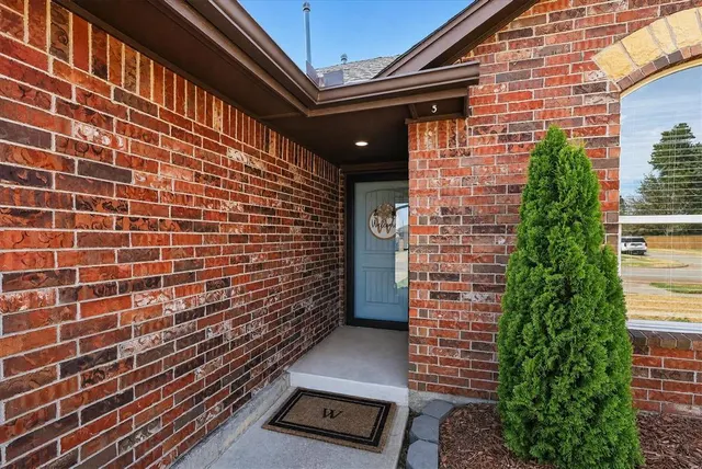 Photo 2 — 11116 SW 38th Circle, Mustang, OK 73064