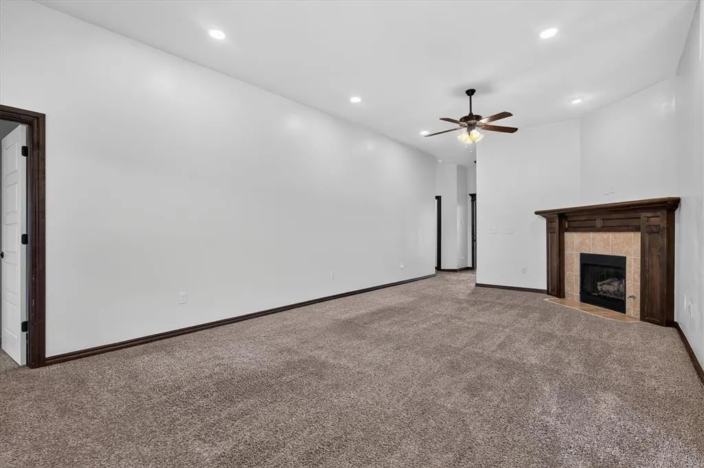 Photo 4 — 11116 SW 38th Circle, Mustang, OK 73064