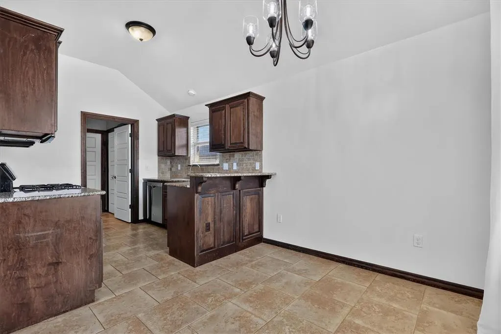Photo 7 — 11116 SW 38th Circle, Mustang, OK 73064