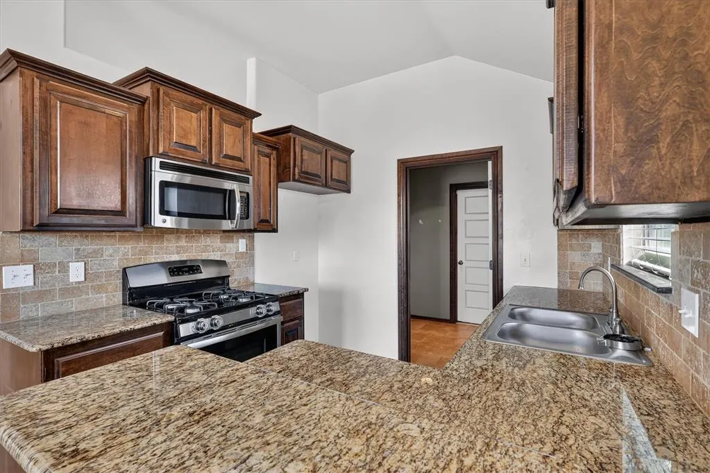 Photo 8 — 11116 SW 38th Circle, Mustang, OK 73064