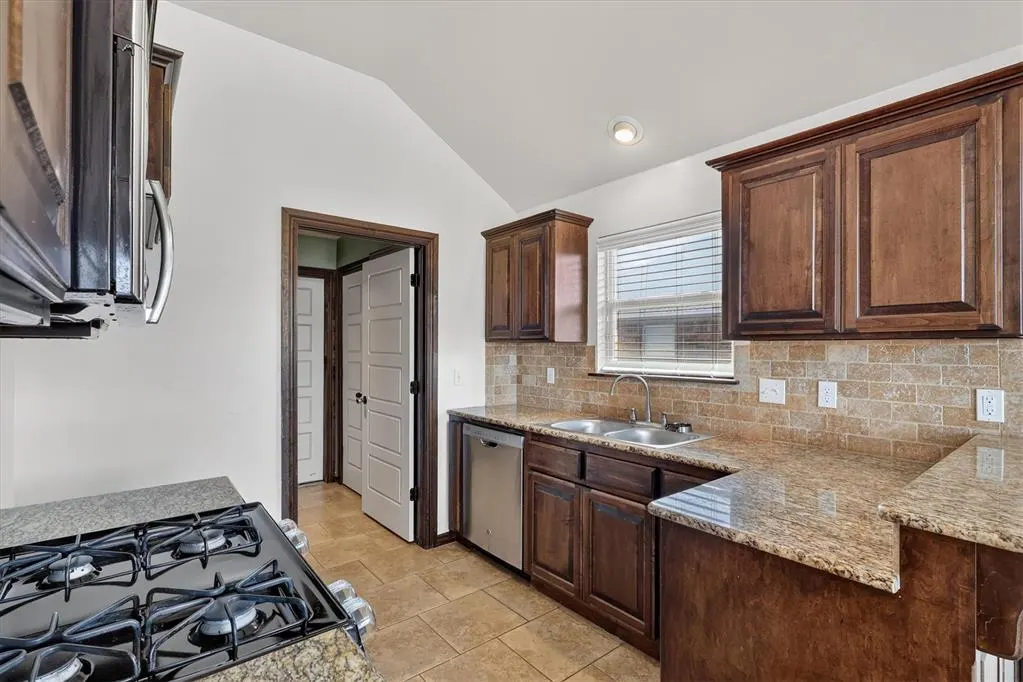 Photo 10 — 11116 SW 38th Circle, Mustang, OK 73064