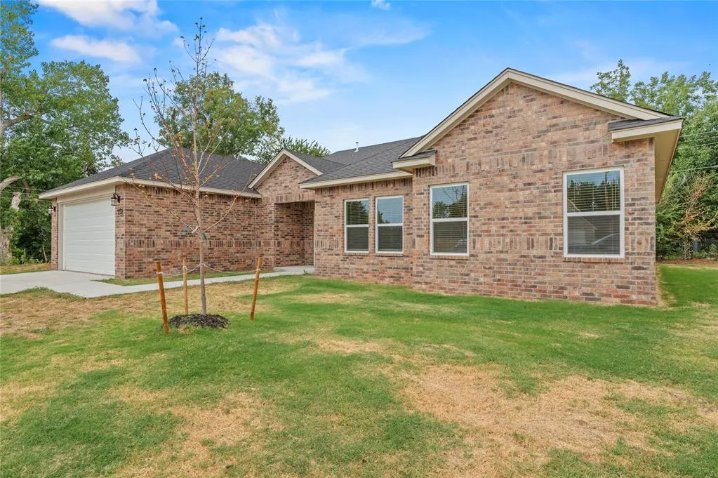 Front exterior — 232 E Abbot Lane, Mustang, OK 73064