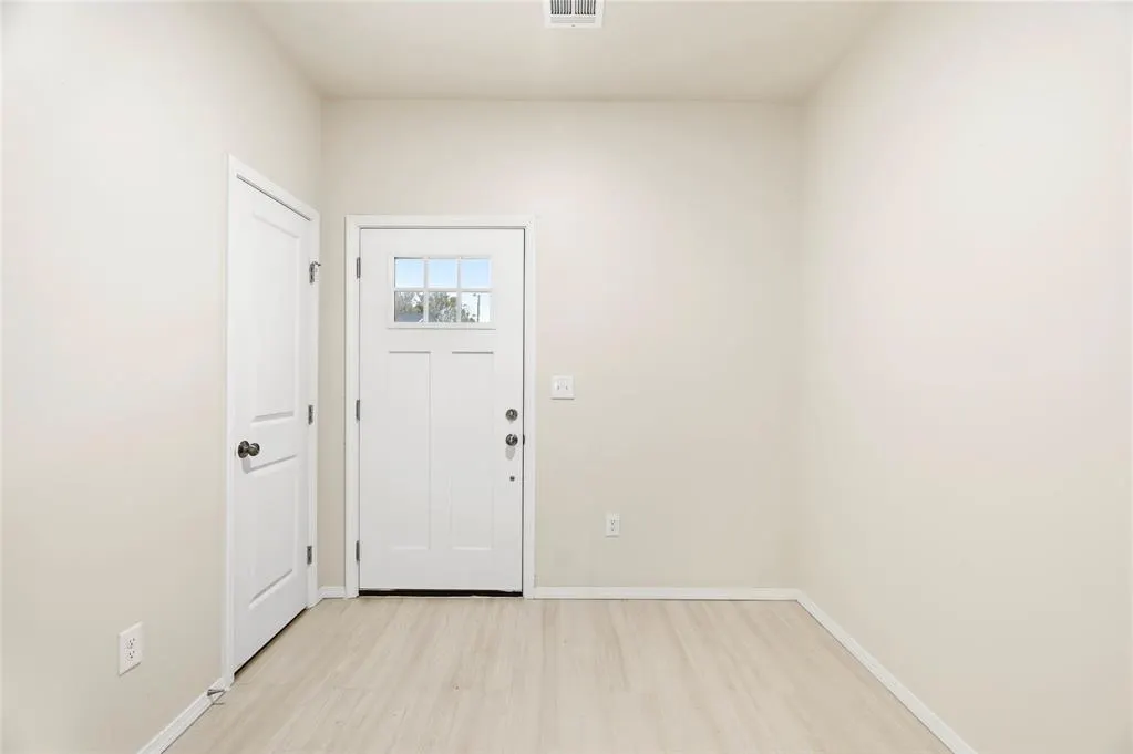 Photo 2 — 232 E Abbot Lane, Mustang, OK 73064