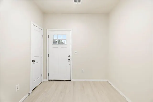 Photo 2 — 232 E Abbot Lane, Mustang, OK 73064