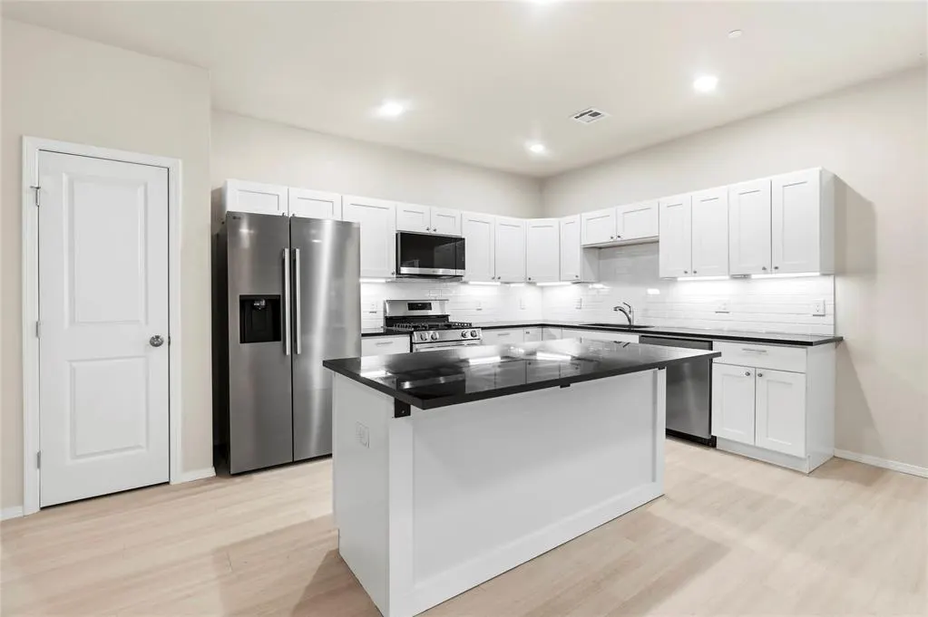 Photo 5 — 232 E Abbot Lane, Mustang, OK 73064