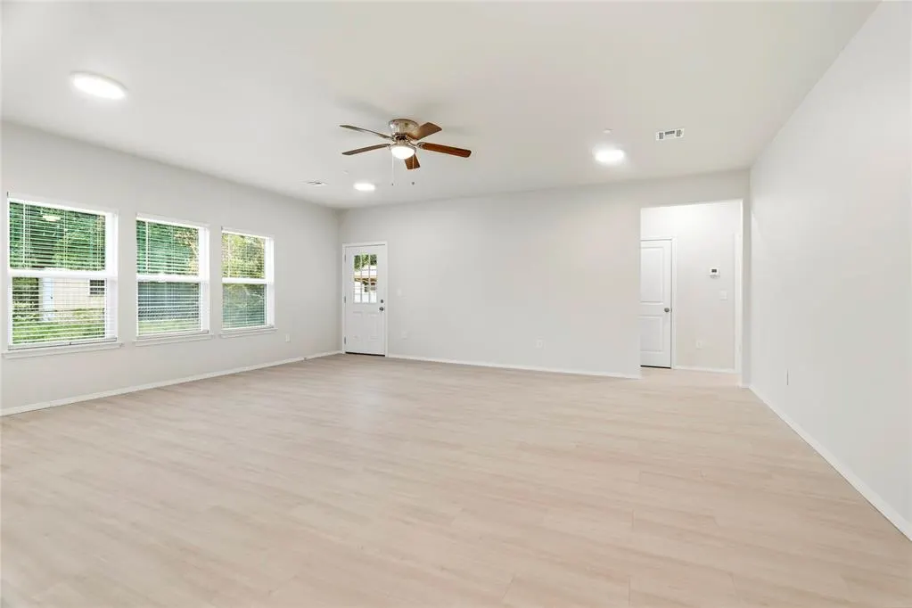 Photo 9 — 232 E Abbot Lane, Mustang, OK 73064