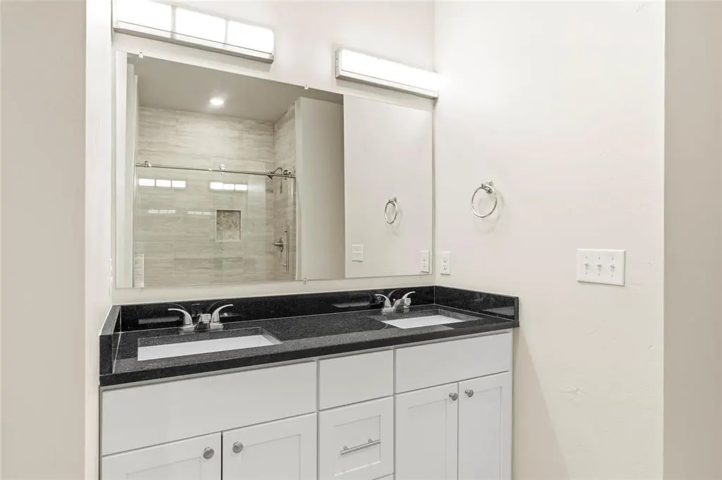 Photo 17 — 232 E Abbot Lane, Mustang, OK 73064