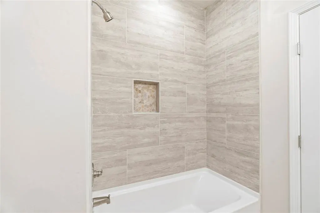 Photo 25 — 232 E Abbot Lane, Mustang, OK 73064