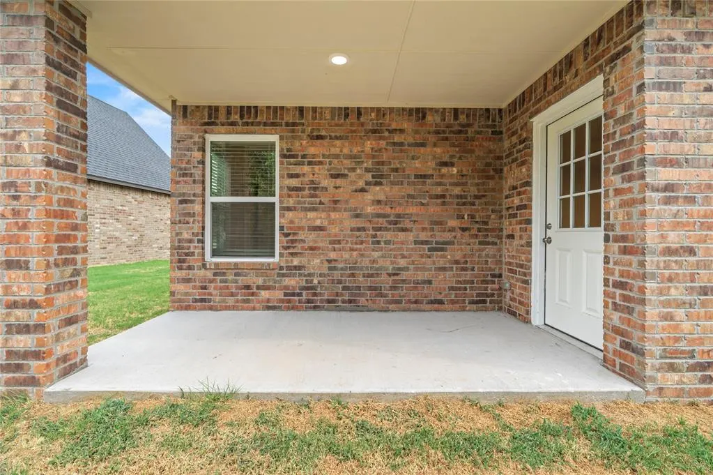 Photo 33 — 232 E Abbot Lane, Mustang, OK 73064