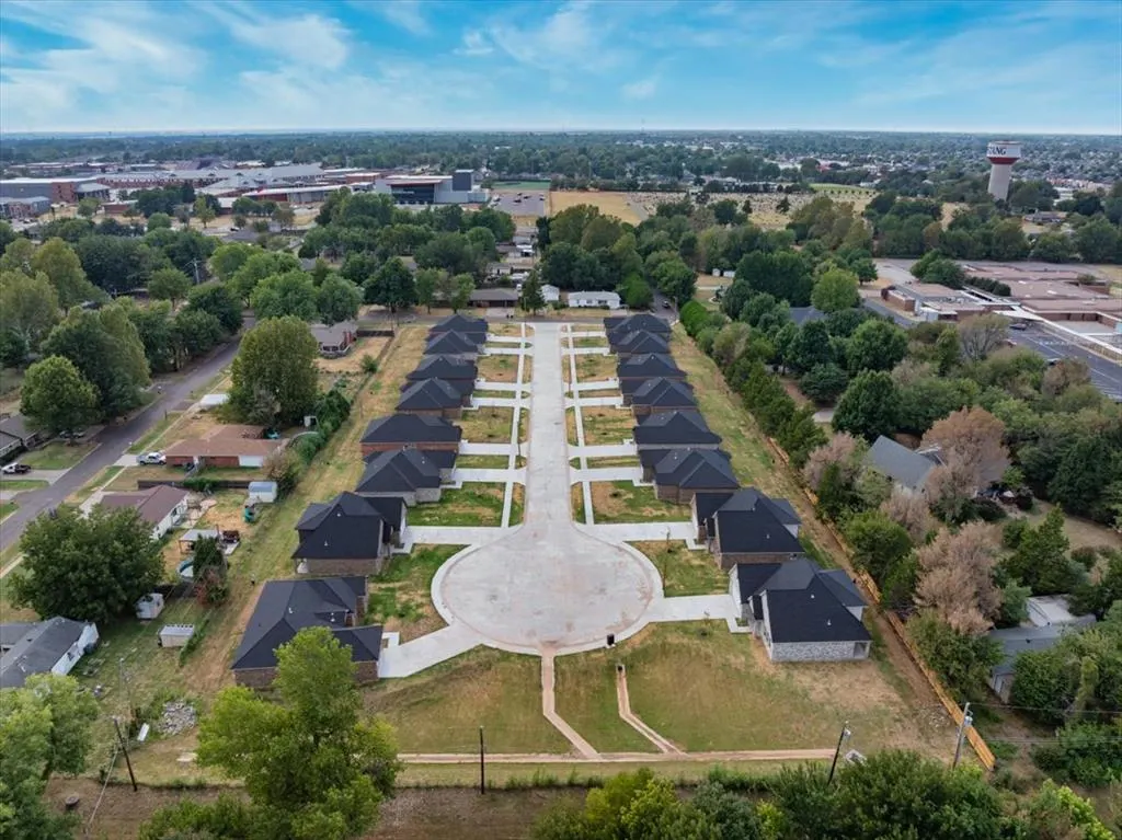 Photo 42 — 232 E Abbot Lane, Mustang, OK 73064