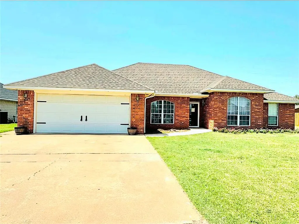 Front exterior — 2913 Hunter Pointe, Altus, OK 73521