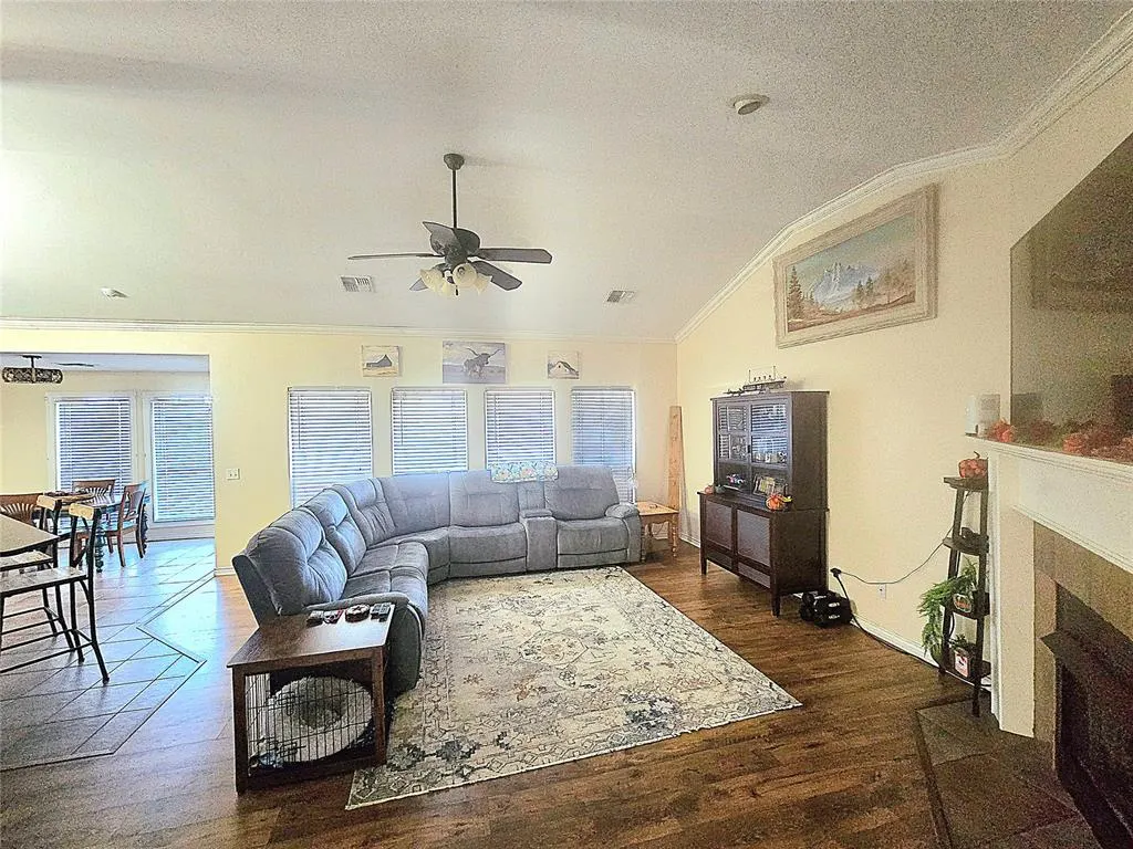 Photo 2 — 2913 Hunter Pointe, Altus, OK 73521
