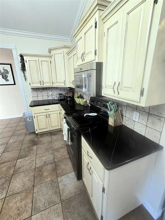 Photo 6 — 2913 Hunter Pointe, Altus, OK 73521