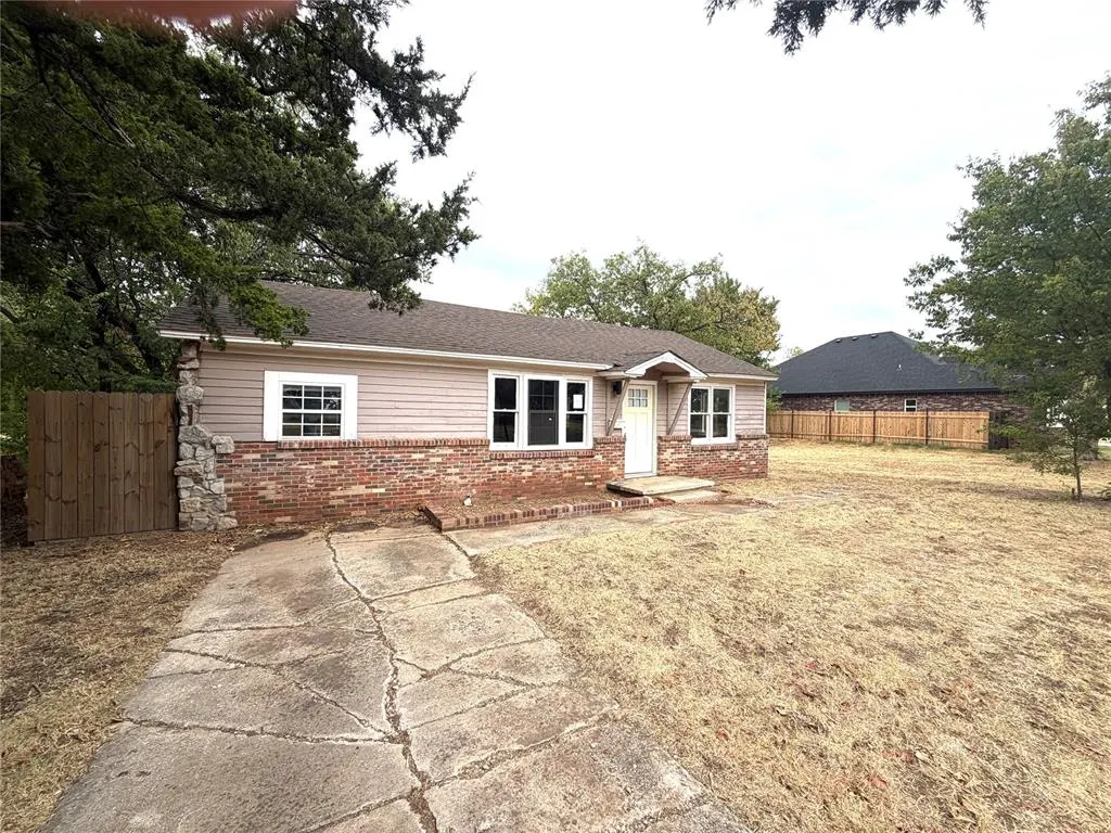 Front exterior — 611 NW 95th Street, Oklahoma City, OK 73114