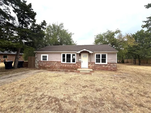 Photo 2 — 611 NW 95th Street, Oklahoma City, OK 73114